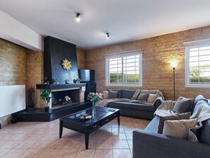 TV, fireplace - Villa Dennis by Interhome (Kato Assos)