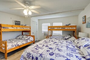 Internet, bed sheets - 1 Mi to Festivals! Grand Isle Getaway w/ Deck (Grand Isle)