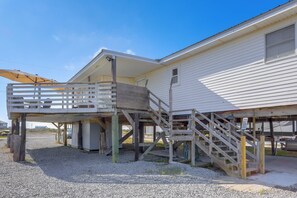 Exterior - 1 Mi to Festivals! Grand Isle Getaway w/ Deck (Grand Isle)