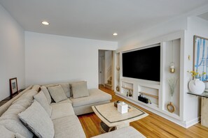 TV - Mid-Century Family Bungalow: Desirable Birmingham! (Birmingham)