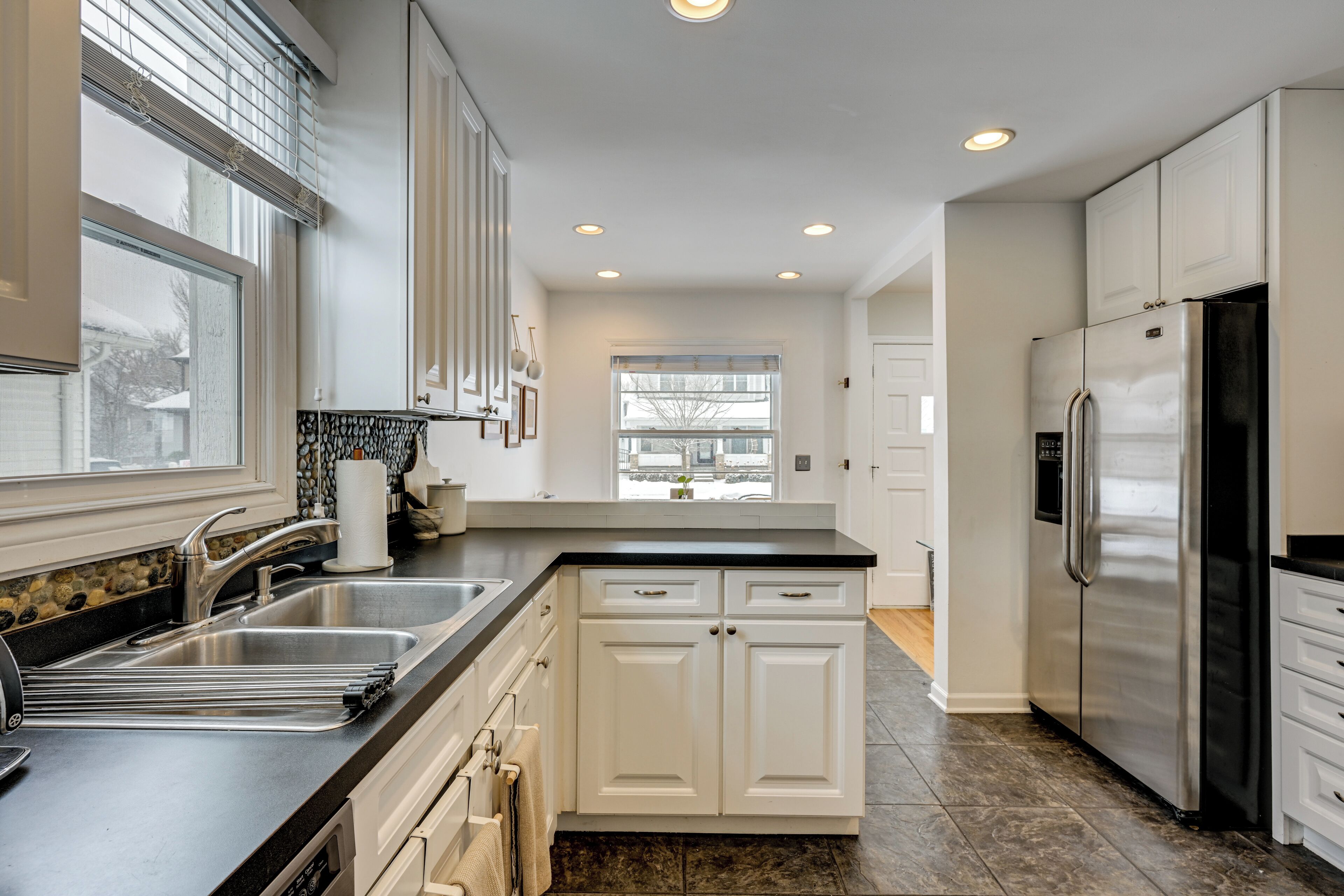 Kühlschrank, Mikrowelle, Herdplatte, Geschirrspüler