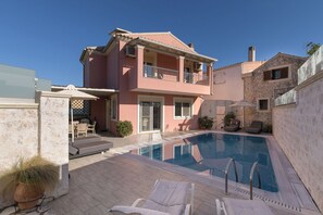 Pool - The Doctor's House- Vacation house in Kassiopi, Corfu (Kassiopi)