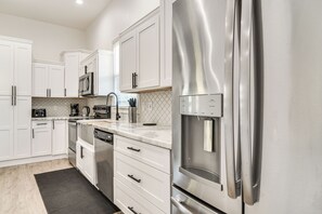 Fridge, microwave, stovetop, dishwasher - 4 Mi to Dtwn St Pete! Pet-Friendly Home w/ Yard (St. Petersburg)