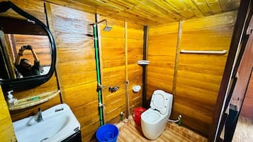 Toalettartikler (inkludert), håndklær, såpe og sjampo