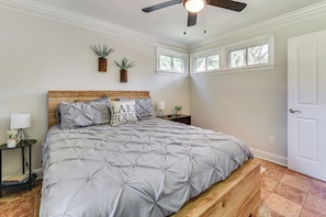 2 bedrooms, iron/ironing board, internet, bed sheets