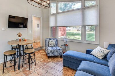Lakeside Cedar Pines Bungalow 5 Mi to Main St!