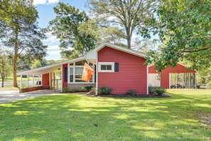 Exterior - Lakeside Cedar Pines Bungalow 5 Mi to Main St! (Lancaster)