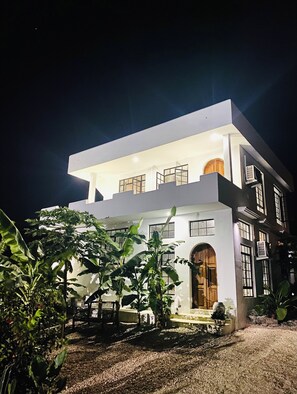 المنشأة من الخارج