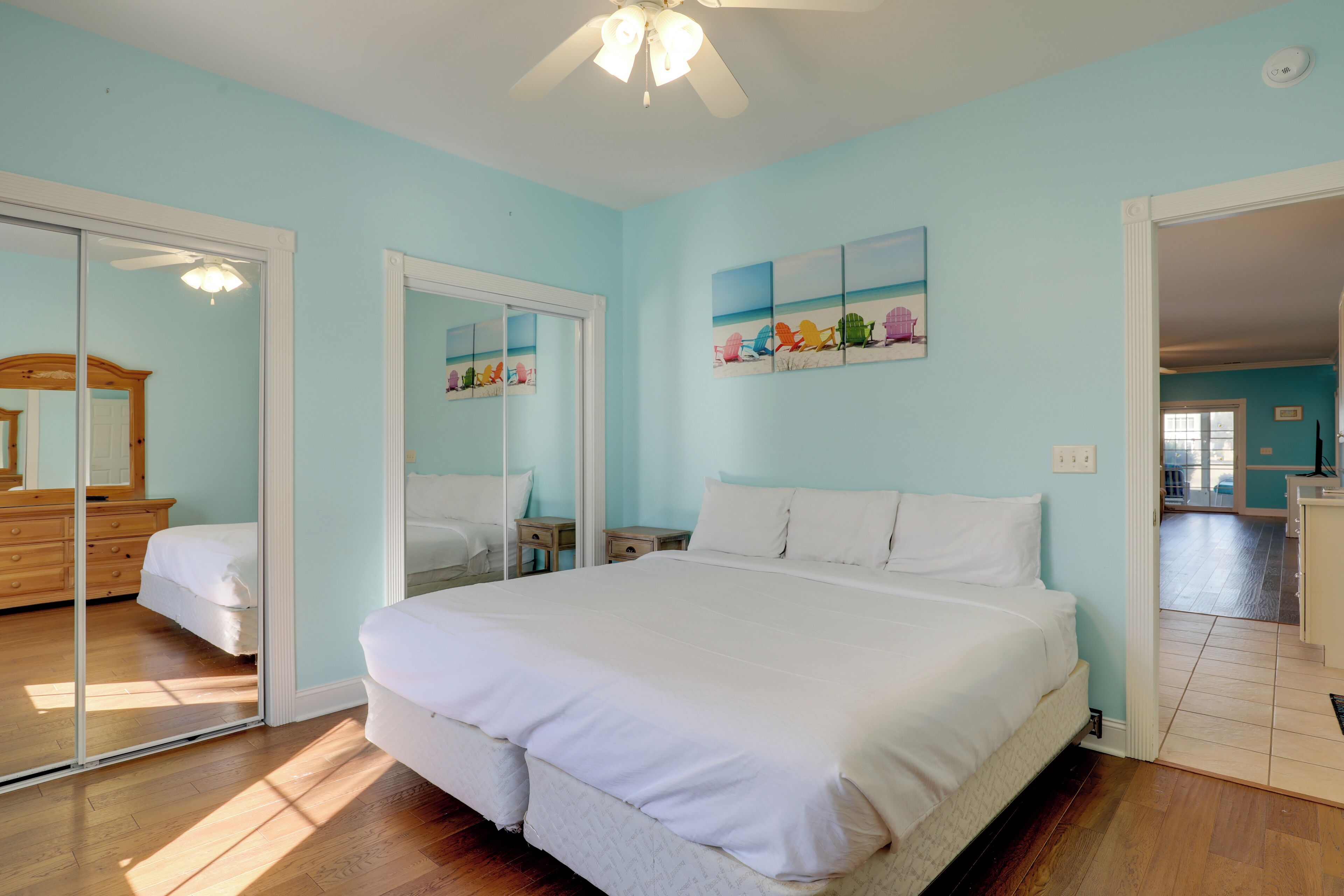 3 bedrooms, iron/ironing board, internet, bed sheets