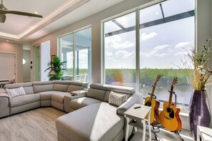 TV, table football - Luxury Group Escape in Cape Coral’s Cape Harbour! (Cape Coral)