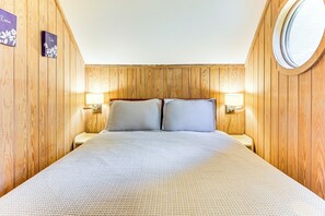 3 quartos, acesso à internet, roupa de cama