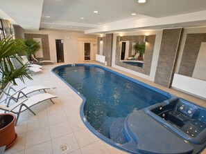 Pool - Kürzlich in eine Ferienvilla konvertiertes (2010), umfriedetes Haus aus der Sac by Interhome (Cristian)
