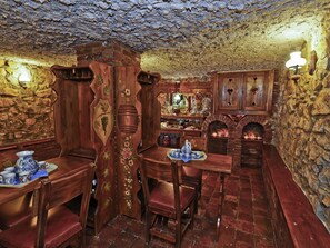Dining - Kürzlich in eine Ferienvilla konvertiertes (2010), umfriedetes Haus aus der Sac by Interhome (Cristian)