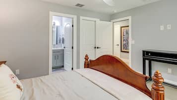 Escritorio, internet y ropa de cama