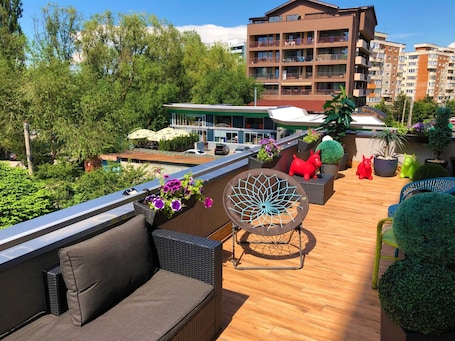 Property grounds. "Relax Cluj Apartment" by Interhome