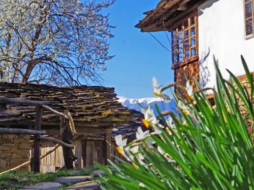 Authentisches Haus mit Bergblick - Karashka by Interhome