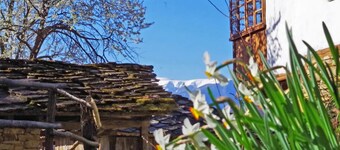 Authentisches Haus mit Bergblick - Karashka by Interhome