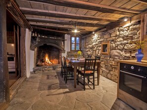 Dining - Authentisches Haus mit Bergblick - Karashka by Interhome (Selishte)