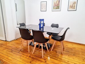 Meeting facility - Komfort-Suite im Zentrum von Sofia, zwei Schlafzimmer, acc by Interhome (Sofia)