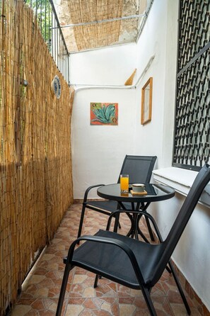 Outdoor dining - Komfort-Suite im Zentrum von Sofia, zwei Schlafzimmer, acc by Interhome (Sofia)