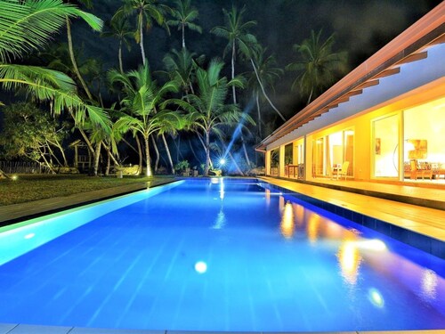 Villa "Arhimser Villa" mit Infinity-Pool by Interhome