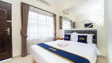 Deluxe Double Room | Meja, ruang kerja komputer riba, Wi-fi percuma