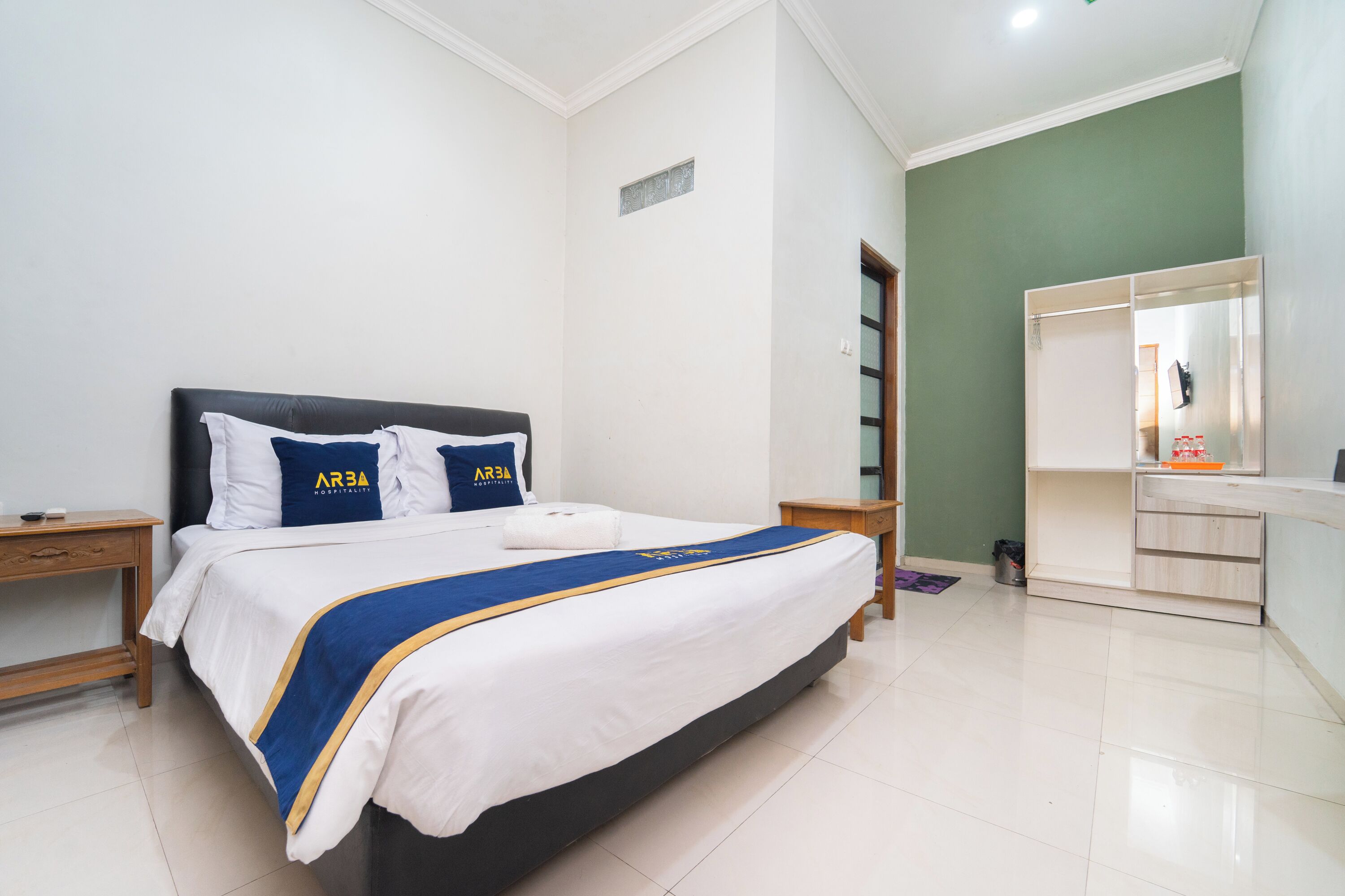 Quarto casal standard | Escrivaninha, espaço de trabalho para notebook, Wi-Fi de cortesia