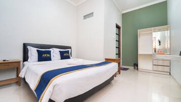 Quarto casal standard | Escrivaninha, espaço de trabalho para notebook, Wi-Fi de cortesia