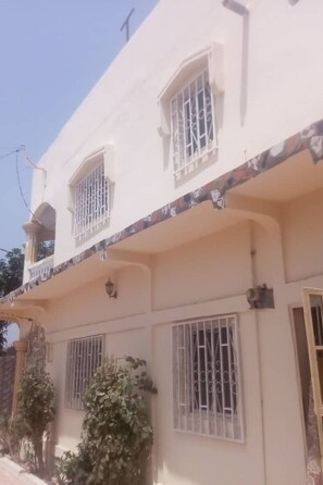 Exterior detail - für 4 Personen in Brusubi Gambia by Interhome (Brufut)