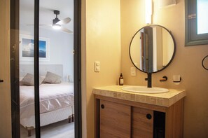 Acceso a internet y ropa de cama 