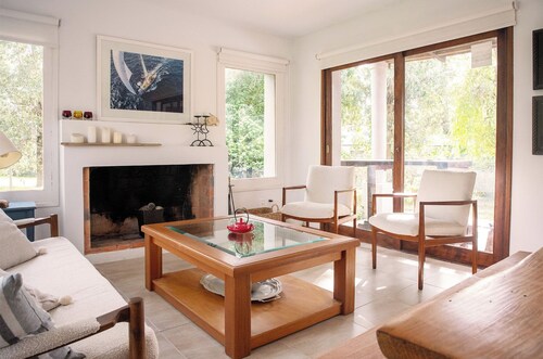 Cozy 2-bedroom house in El Tesoro with AC