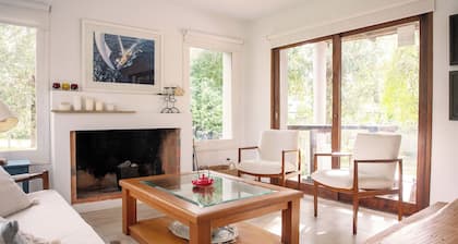 Cozy 2-bedroom house in El Tesoro with AC