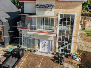 Free self-parking - Golden House Syariah Nexura Collection (Dieng Kulon)