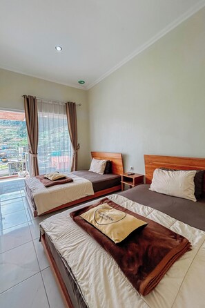 Deluxe Twin Room, 2 Katil Kelamin (Double) | Meja, Wi-fi percuma 