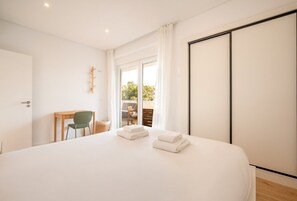 2 bedrooms, desk, iron/ironing board, Internet - GuestReady - Charming coastal getaway (Almada)