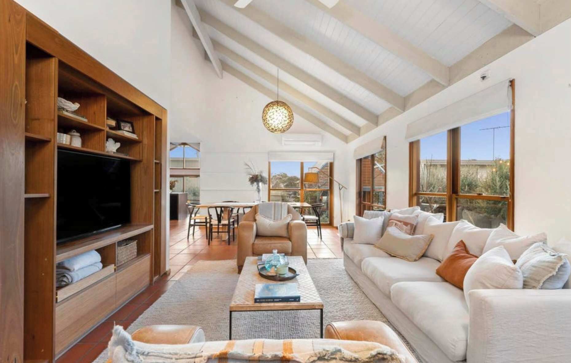 TV, fireplace, offices