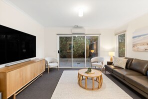 Televisión, videojuegos, reproductor de DVD y oficina 