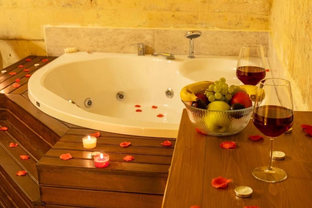 Deluxe Double Room, Courtyard View | Minibar, iron/ironing board, free WiFi, bed sheets