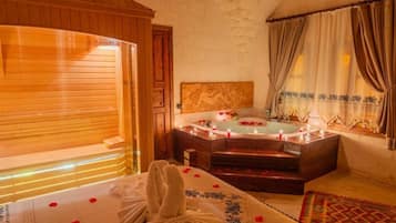 Deluxe Room, Sauna, Courtyard View