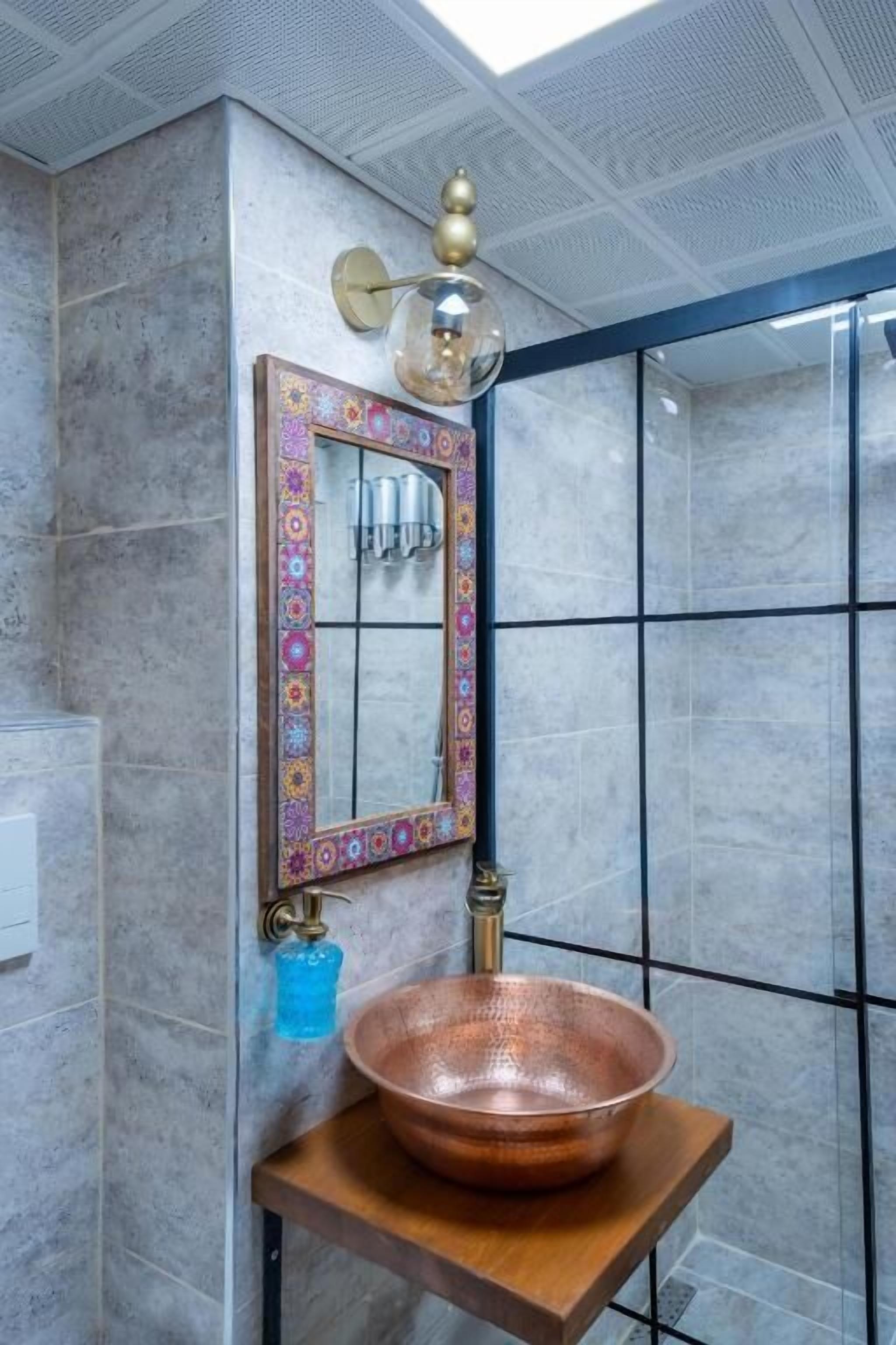 Standard Triple Room, Courtyard View | Minibar, iron/ironing board, free WiFi, bed sheets