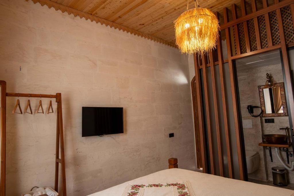 Standard Double Room, Courtyard View | Minibar, iron/ironing board, free WiFi, bed sheets