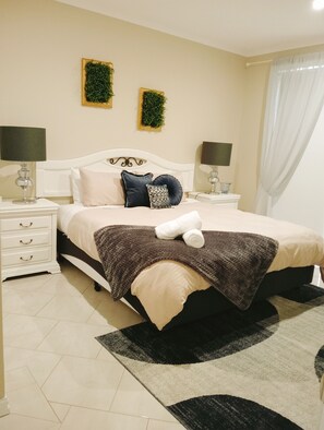 Deluxe Villa, 1 King Bed, Courtyard View, Garden Area | Soundproofing, free WiFi - Le Grande Villas Raymond Island (Raymond Island)