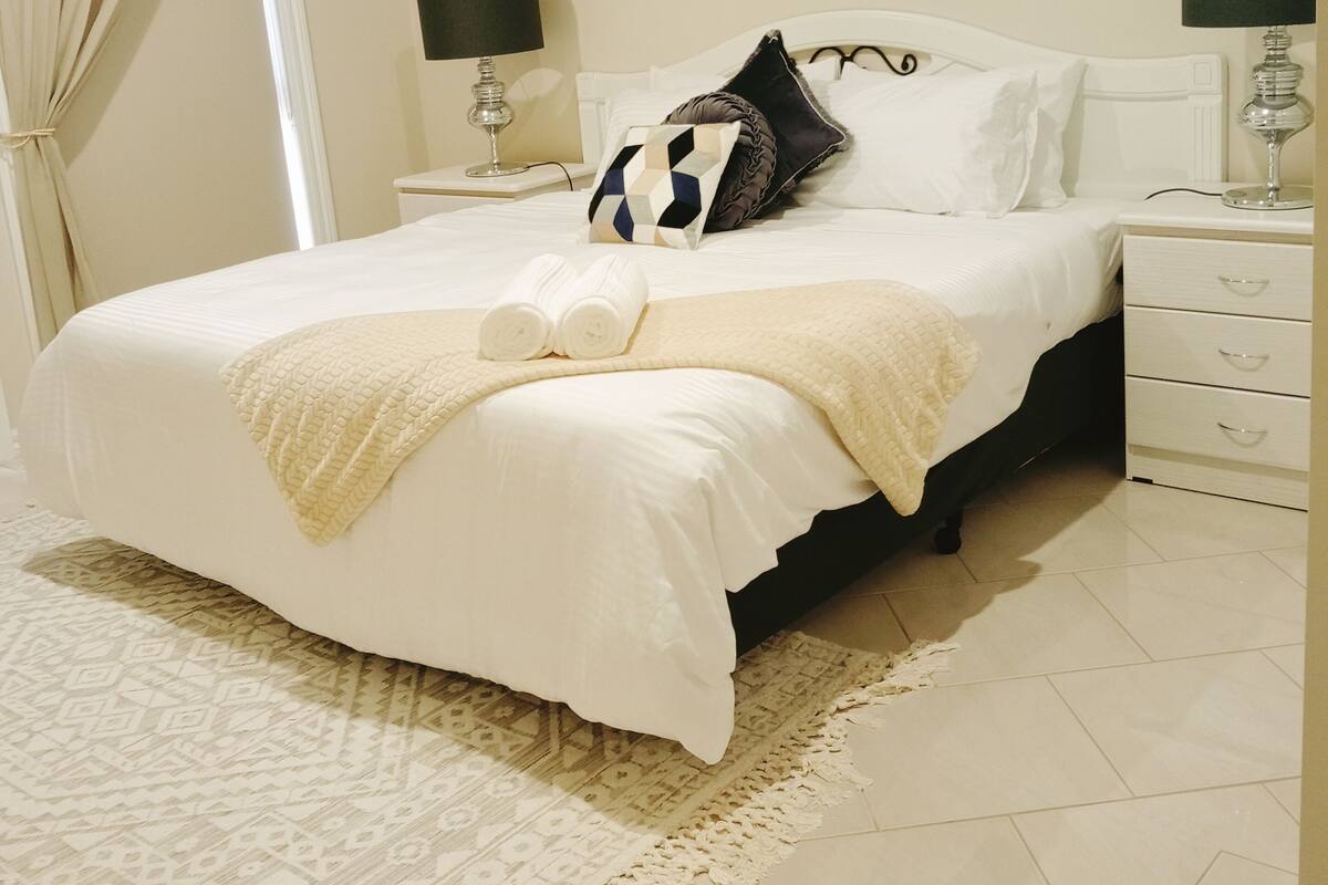 Villa Deluxe - 1 kingsize-säng - utsikt mot innergården - trädgård | Ljudisolering och gratis wi-fi