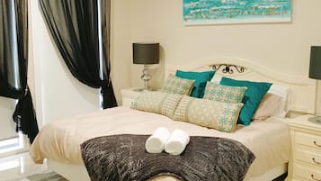 Villa Deluxe - 1 kingsize-sÀng - utsikt mot innergÄrden - trÀdgÄrd | Ljudisolering och gratis wi-fi