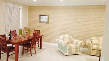 Villa Deluxe - 1 kingsize-sÀng - utsikt mot innergÄrden - innergÄrd | Ljudisolering och gratis wi-fi