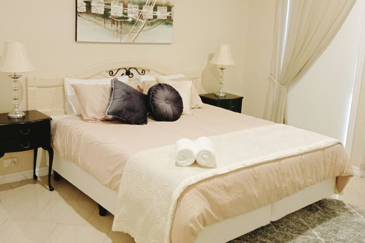 Villa Deluxe - 1 kingsize-säng - utsikt mot innergården - trädgård | Ljudisolering och gratis wi-fi