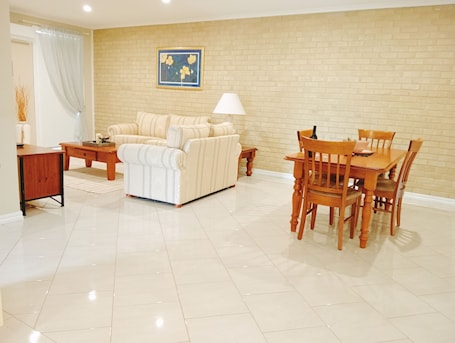 Deluxe Villa, 1 King Bed, Courtyard View, Garden Area | Soundproofing, free WiFi