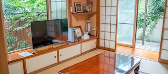 Entire House for Rent Near Matsumoto Castle: Urahashi