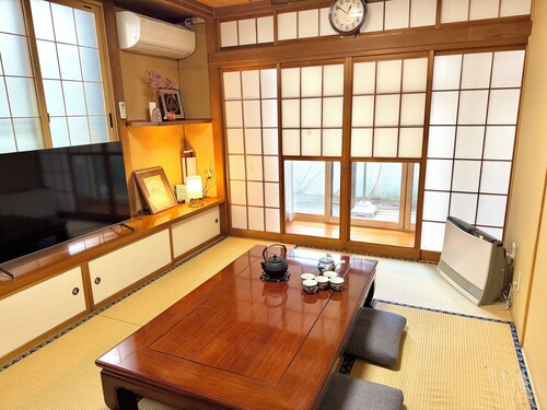 New! Modern Japanese House|PS5, AC, Parking|Castle