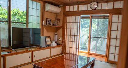 New! Modern Japanese House|PS5, AC, Parking|Castle